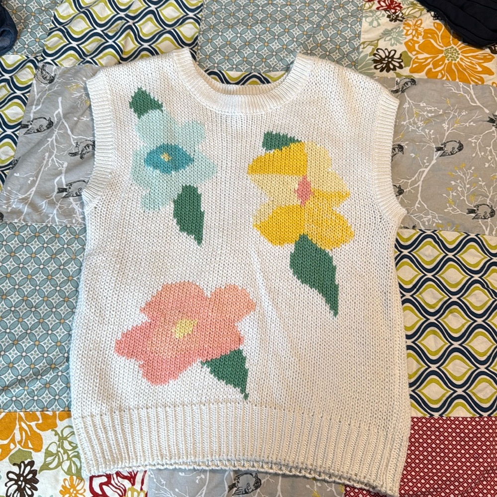 Vintage Alyssa Brooke Knit Floral White Cottage Core Granny Sweater Vest Size M
